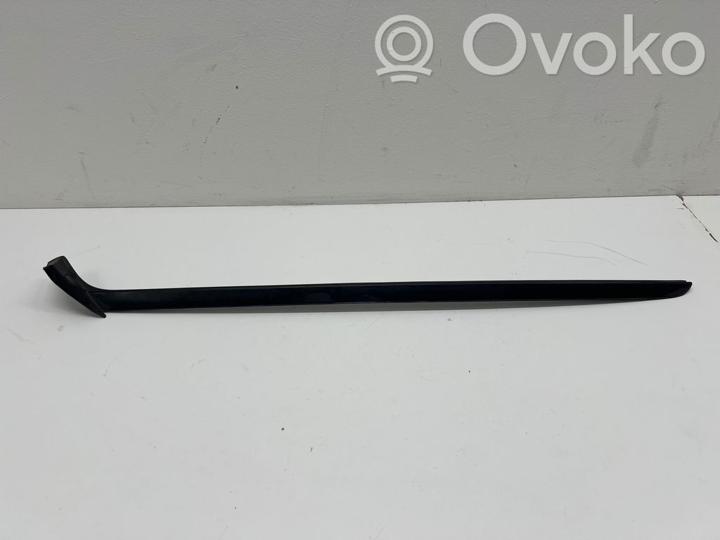 Opel Astra L Moldura del parabrisas 