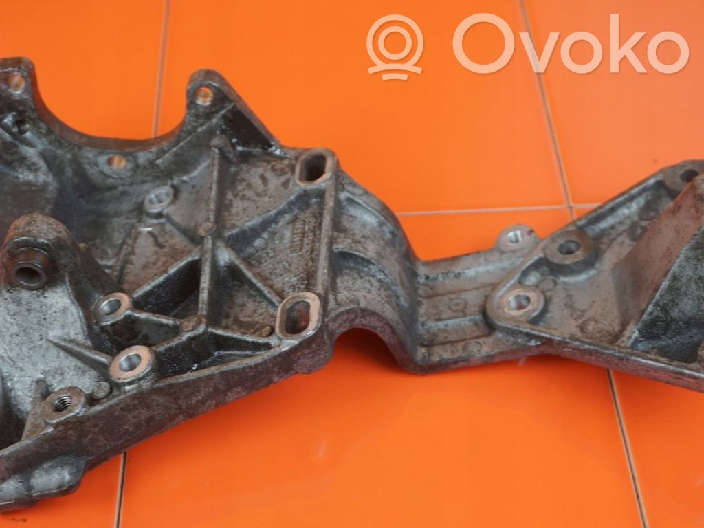 Volvo S80 Engine mounting bracket 
