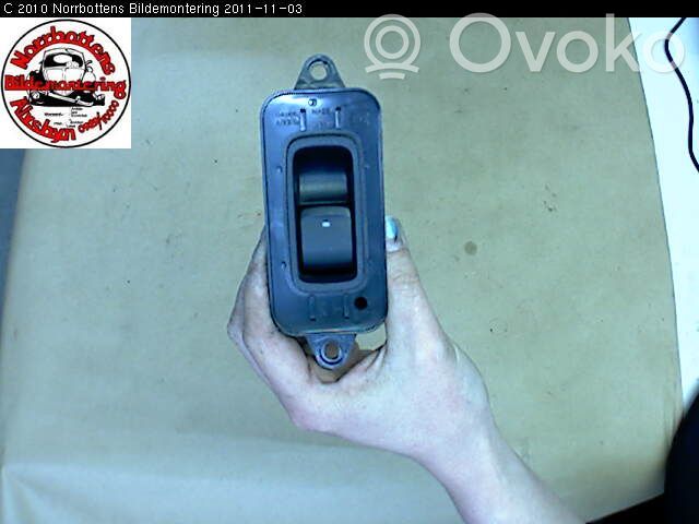 Subaru Outback Electric window control switch 