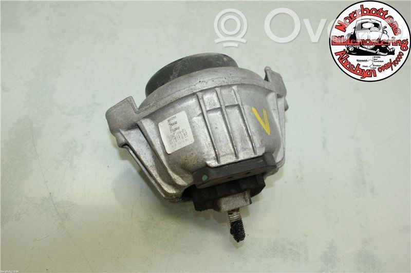 Engine mount bracket   22116768799,6768799,6768799