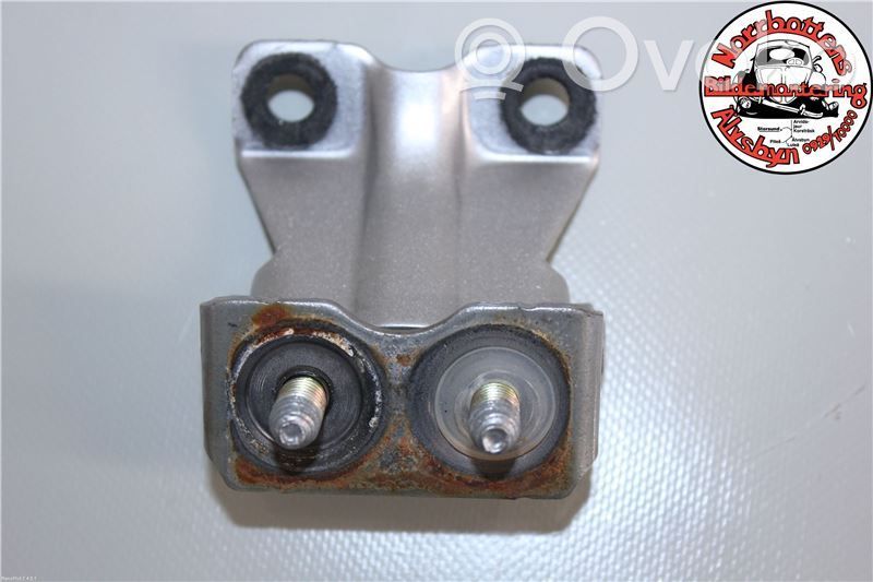 Subaru Outback Tailgate/trunk/boot hinge 