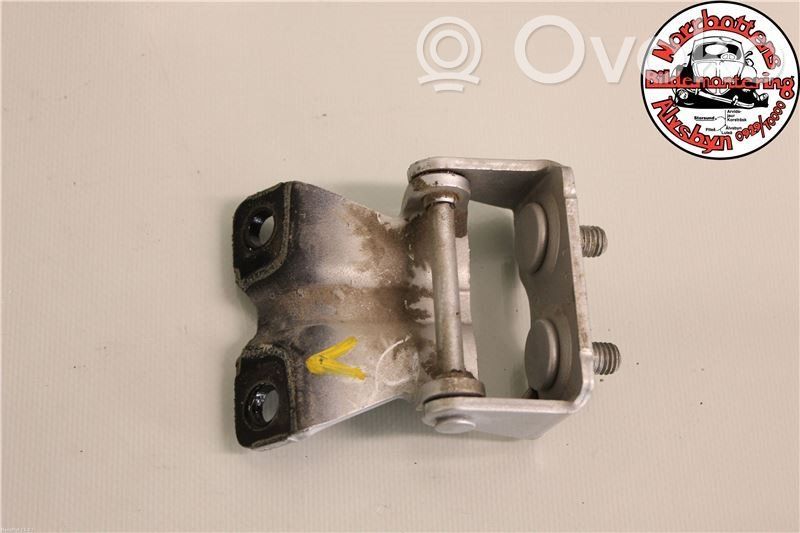 Subaru Outback Tailgate/trunk/boot hinge 