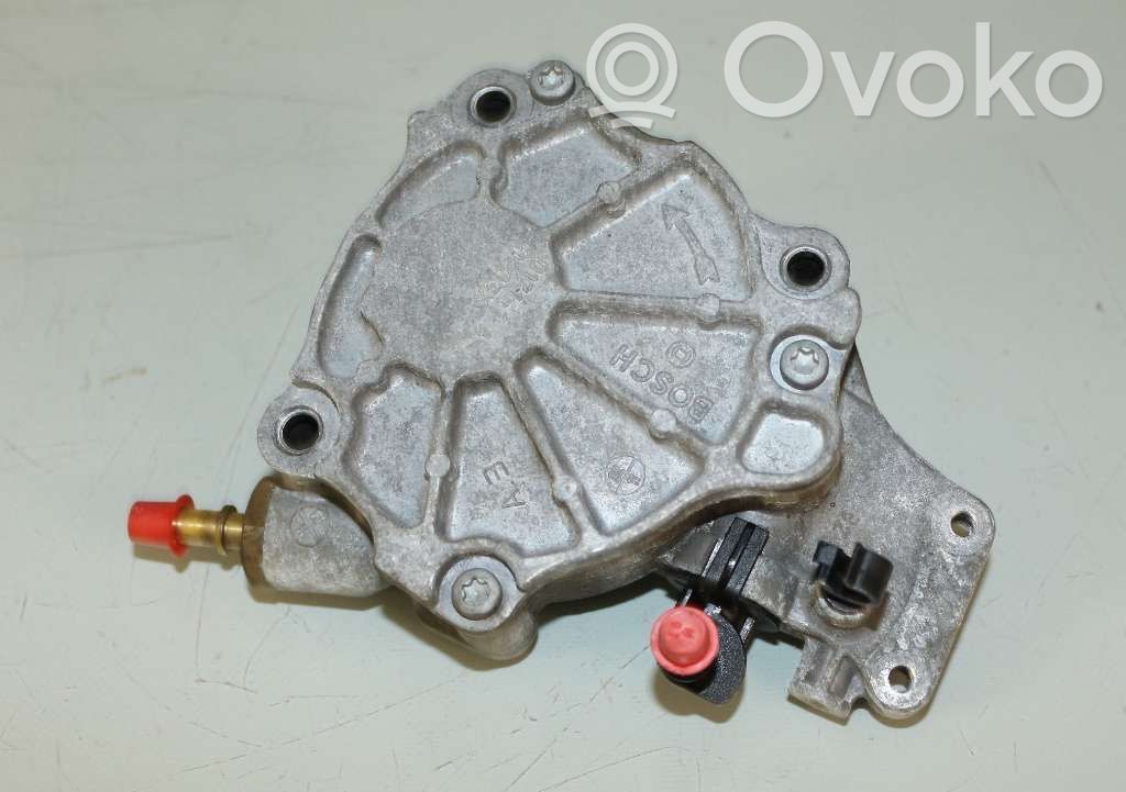 Mitsubishi Outlander Pompă vacuum 