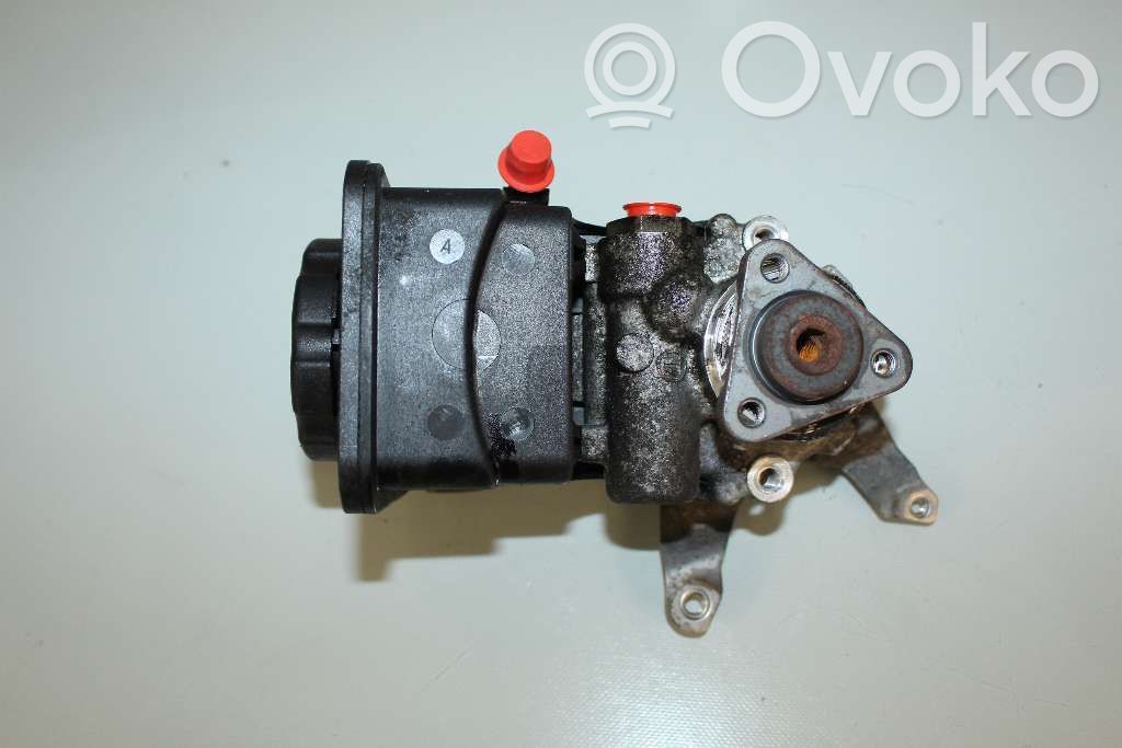 BMW X3 E83 Ohjaustehostimen pumppu 