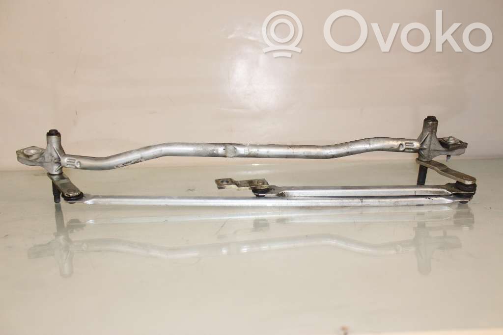 Volvo XC70 Front wiper linkage 