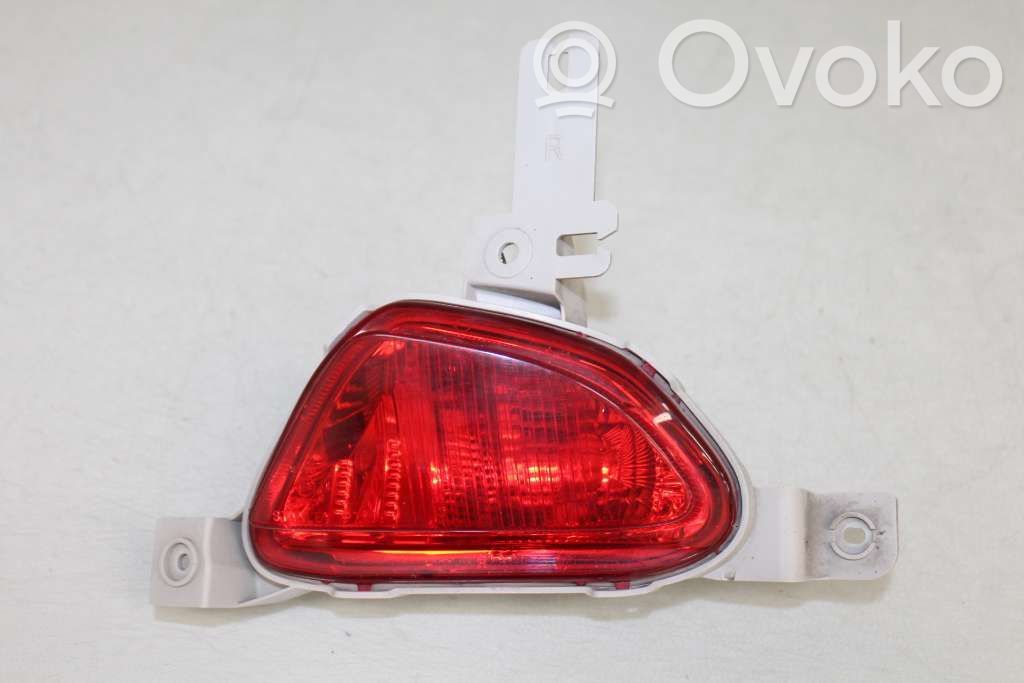 Mazda 2 Aizmugurē atstarotājs 