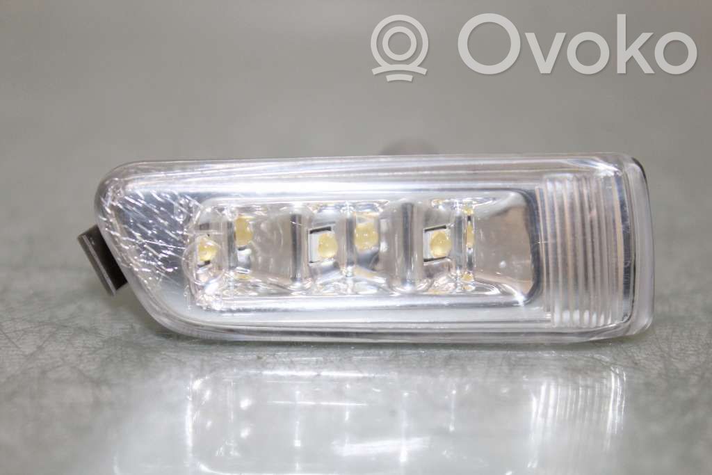 Audi A8 S8 D3 4E Front fender indicator light 