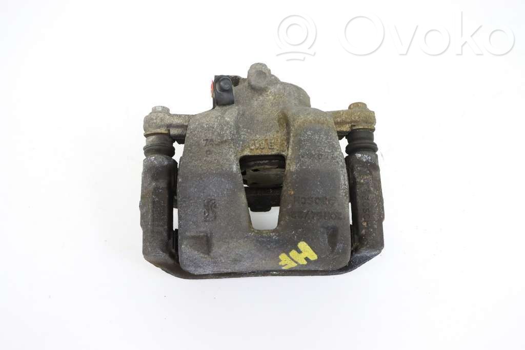 Opel Corsa D Zacisk hamulcowy przedni 
