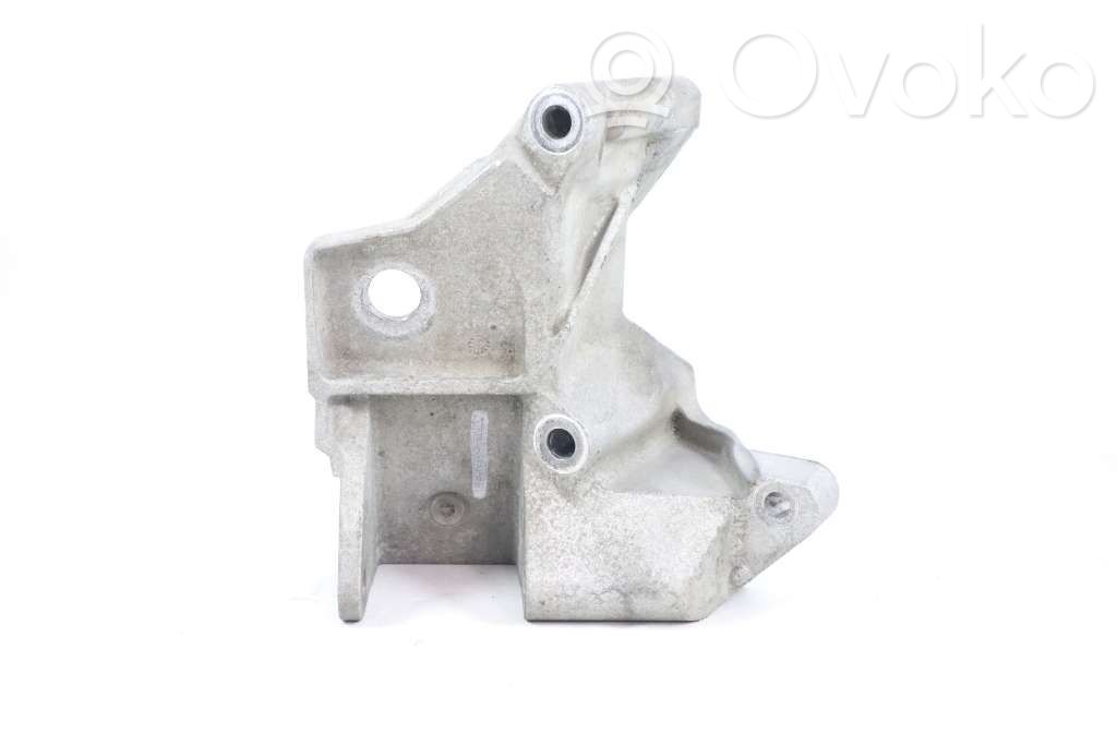 Engine mounting bracket   8250518,6G926P096FC,30793561
