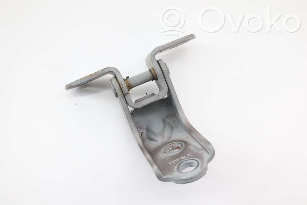 Front door lower hinge   793202H000