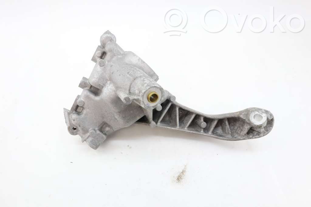 Volvo V60 Engine mounting bracket 