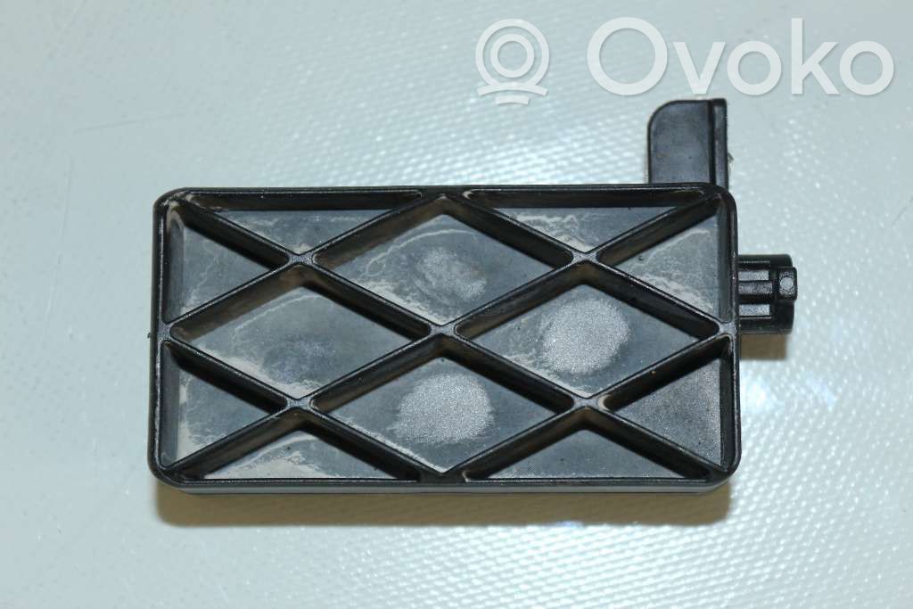 Volvo V70 Radiator support slam panel bracket 