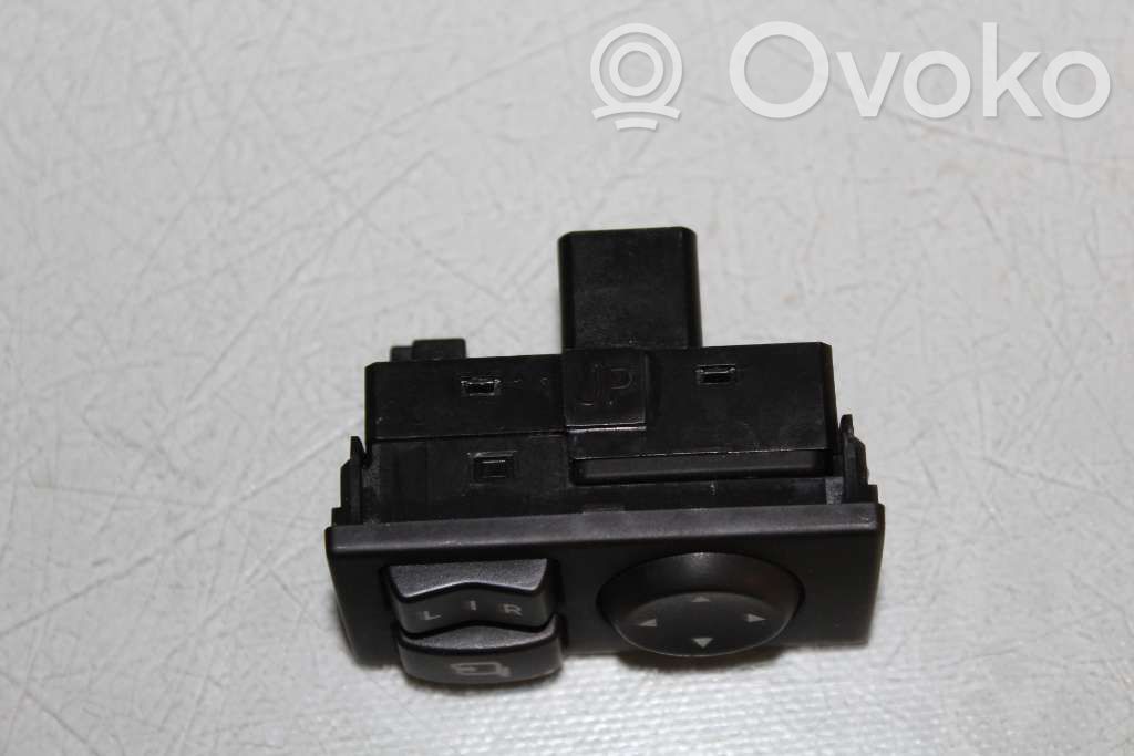 Isuzu D-Max Interruptor del espejo lateral 