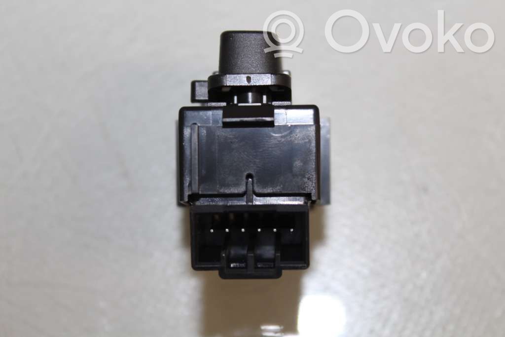 Botón interruptor de bloqueo de puertas   31343100,31343100