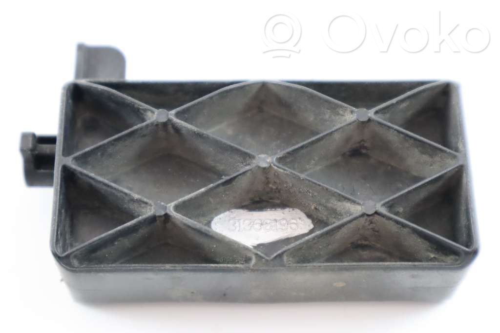 Volvo XC70 Radiator support slam panel bracket 