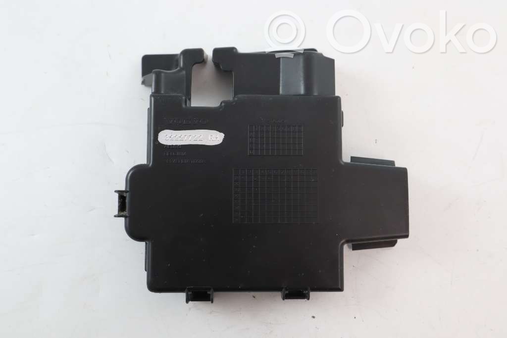 Volvo V60 Rear bumper mounting bracket 