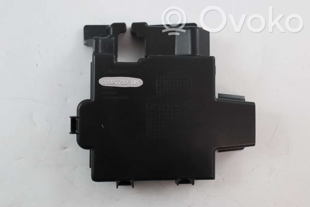 Volvo V60 Rear bumper mounting bracket 