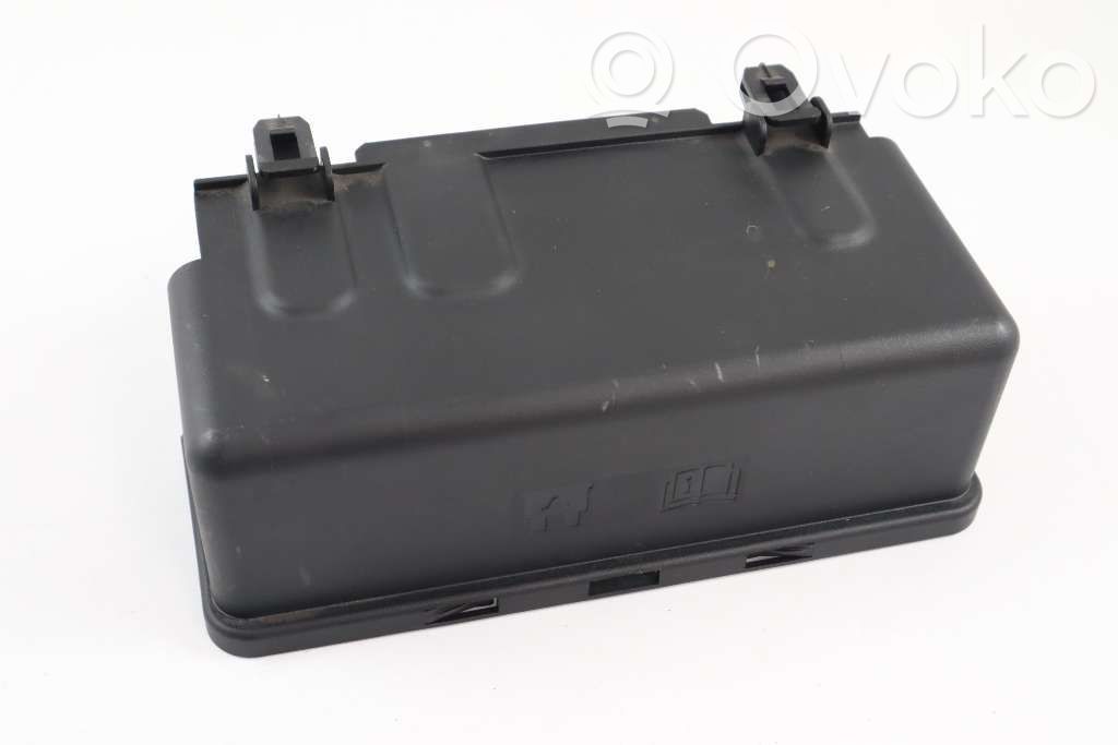 Volvo V40 Tapa de caja de fusibles 