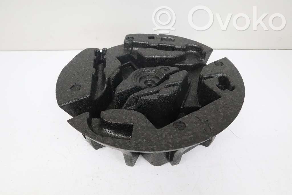 Volvo V70 Tool box 