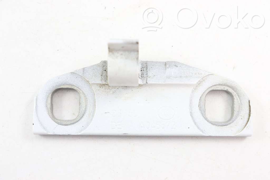 Volvo XC60 Front door lower hinge 