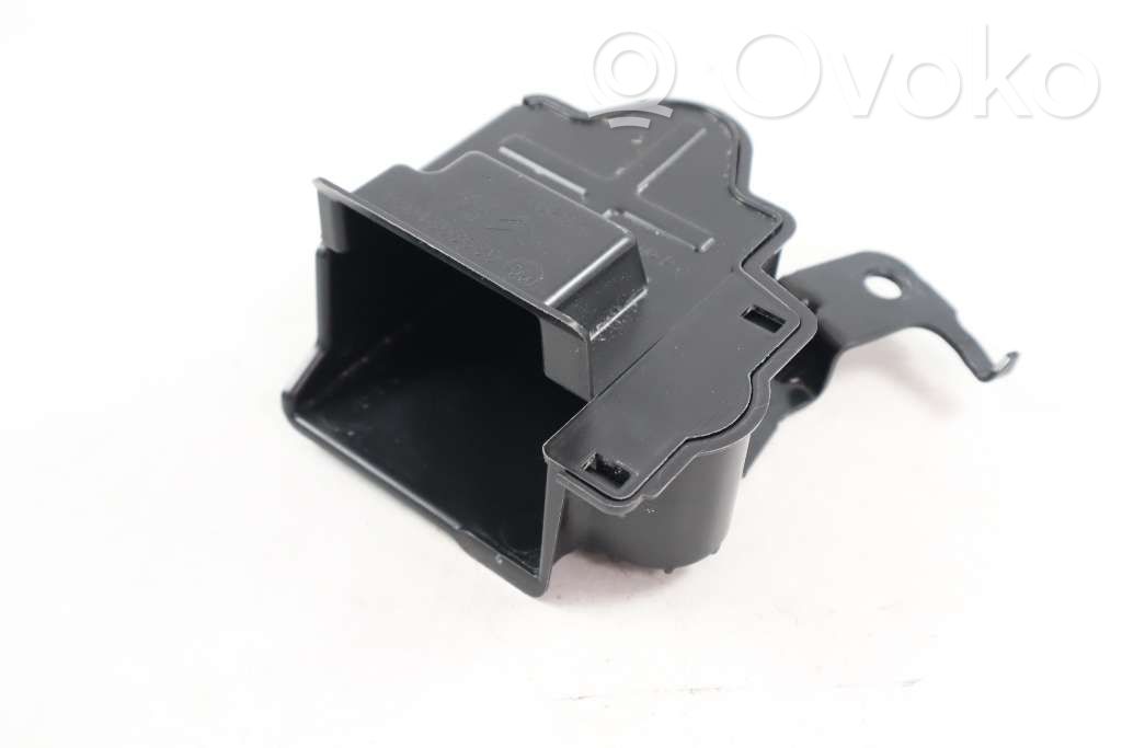 Peugeot 208 I Ignition relay 