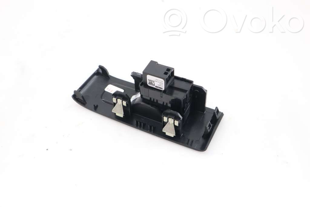 Volvo C40 Electric window control switch 