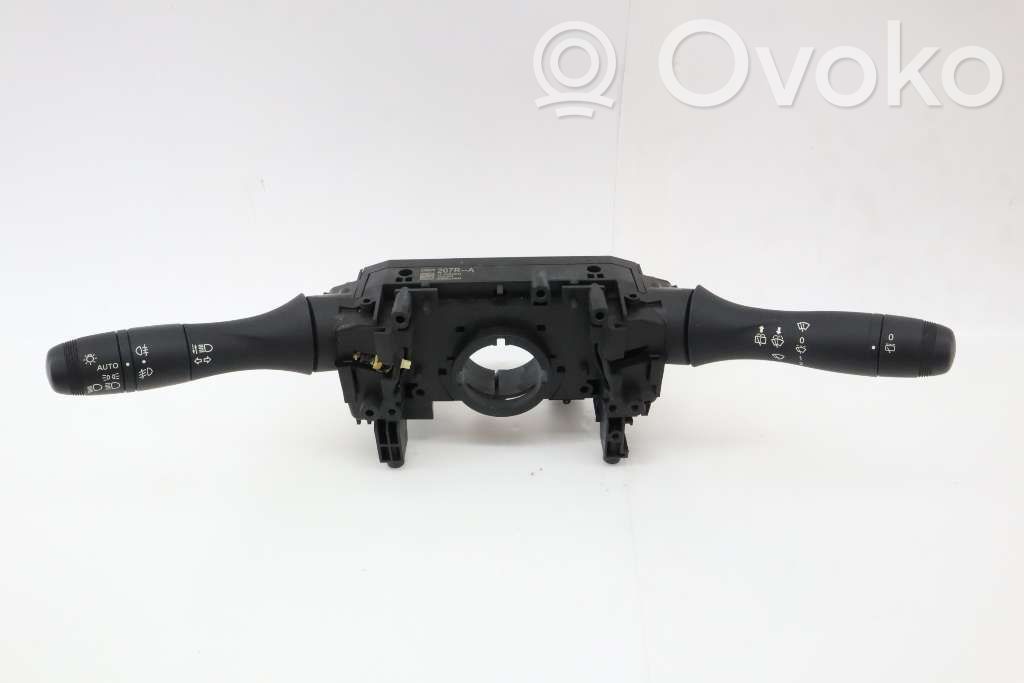 Dacia Duster II Wiper turn signal indicator stalk/switch 