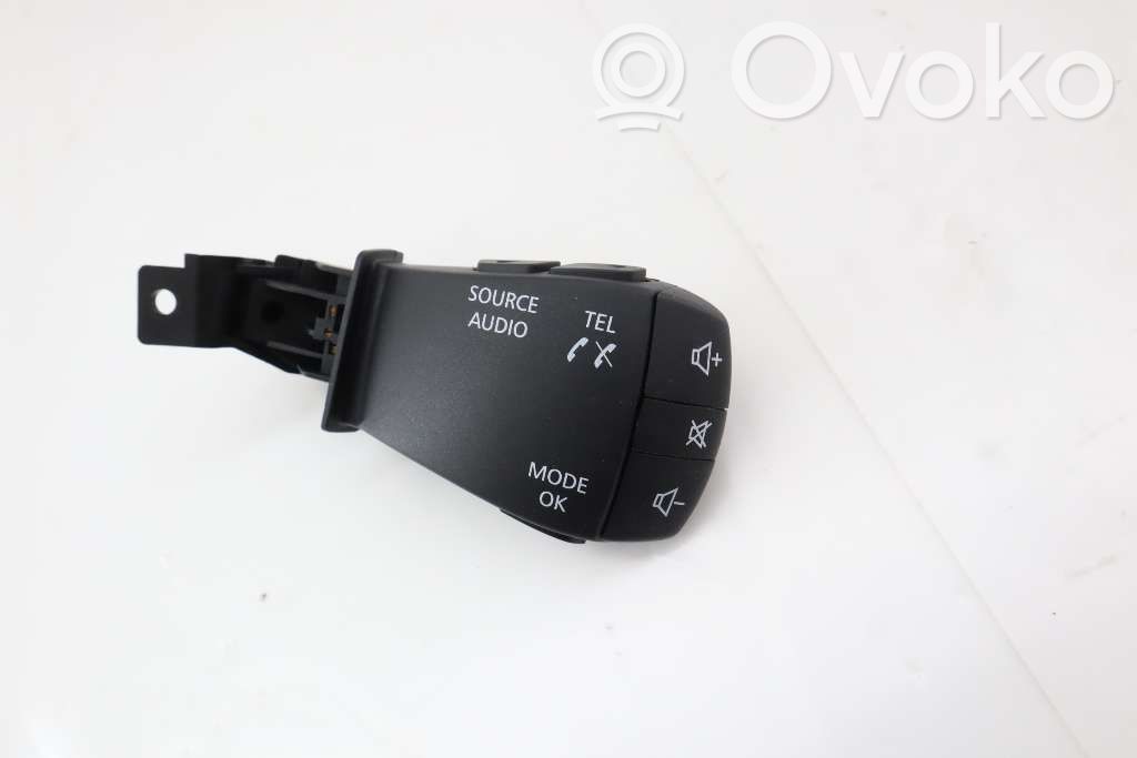 Dacia Duster II Steering wheel buttons/switches 