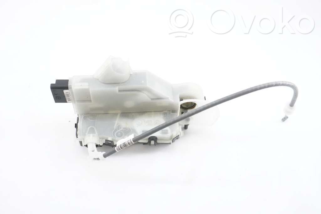 Opel Vivaro Front door lock 