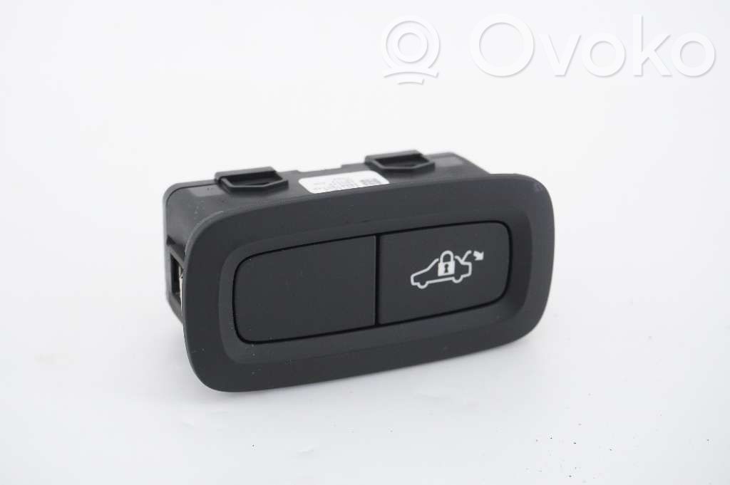 Tailgate/boot open switch button   32331199,31674802