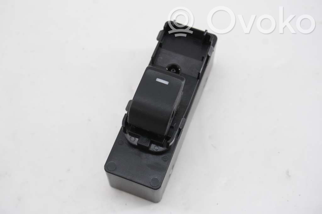Mazda 3 III Electric window control switch 