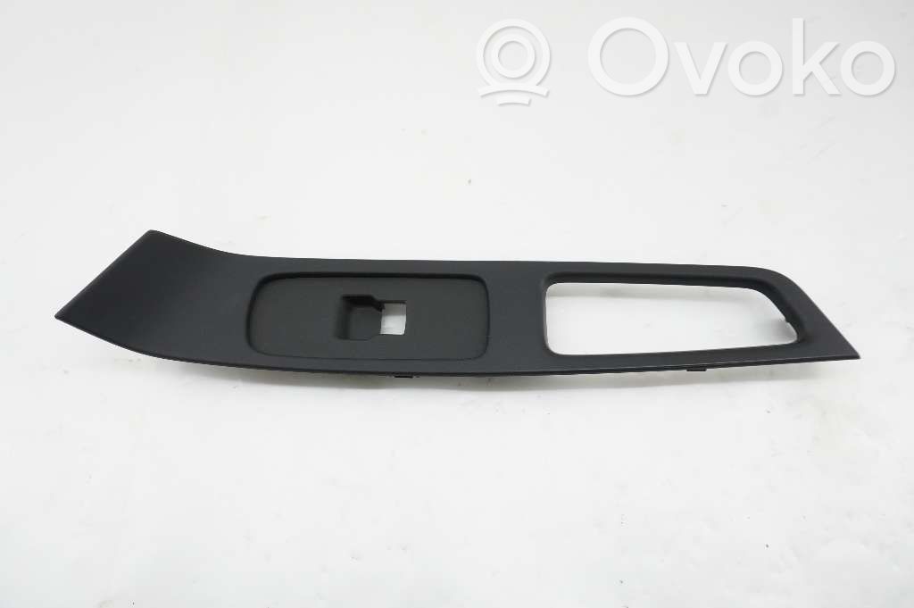 Volvo XC60 Rear door card trim 