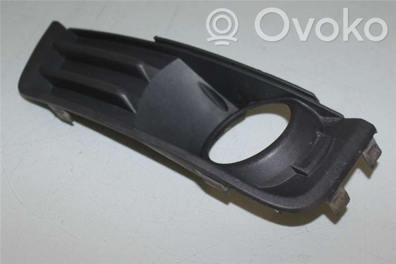Etusumuvalon ritilä   1300404,3M51R19953AD,3M51R19953AD