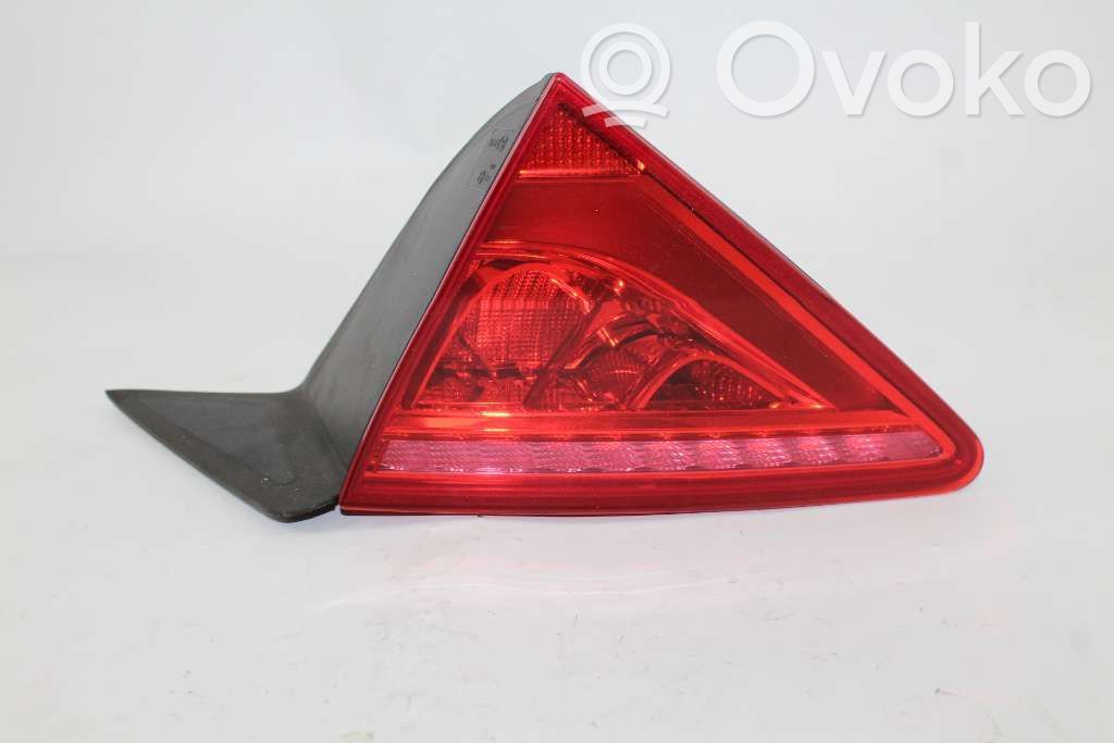 Lampy tylnej klapy bagażnika   4G8945094,597614,4G8945094