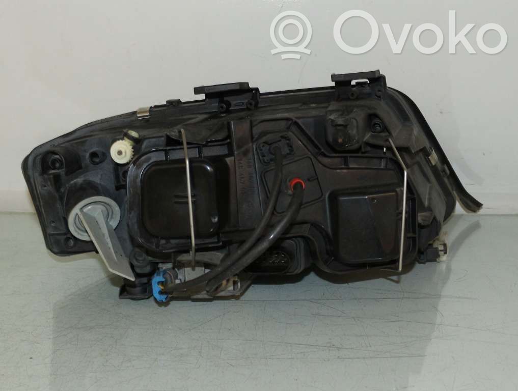 Audi A6 S6 C5 4B Lampa przednia 