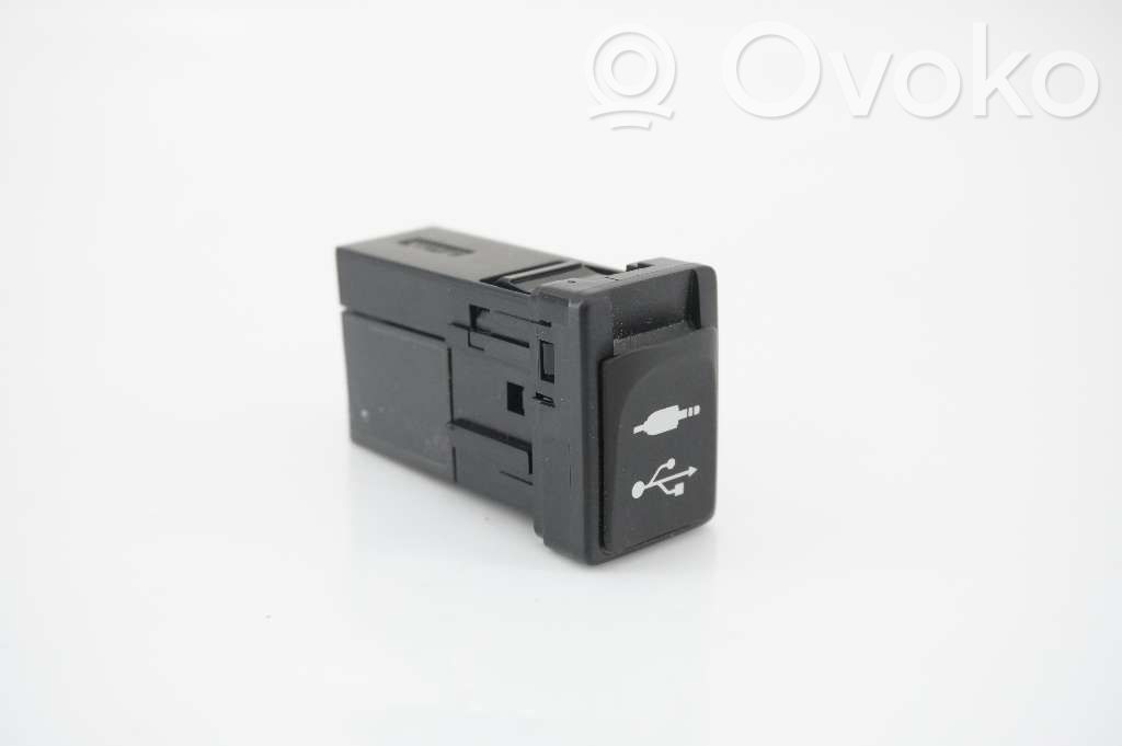 Toyota Auris E180 Enchufe conector USB