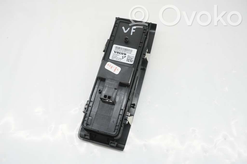 Volvo XC40 Electric window control switch 