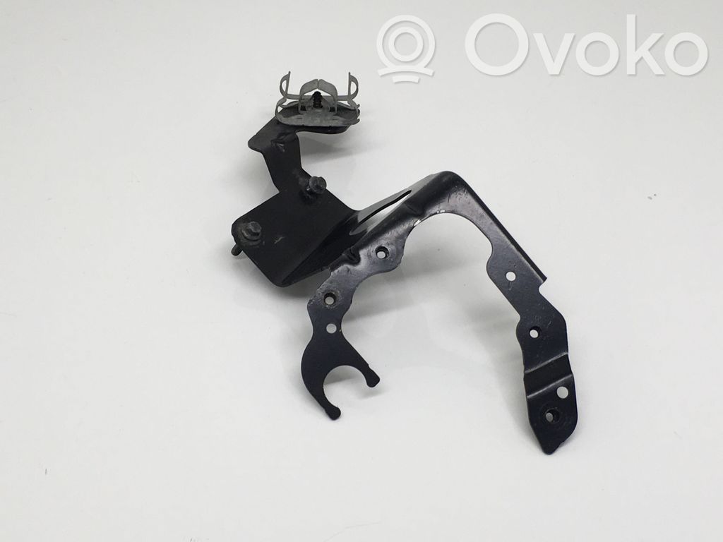 Volvo XC90 Radiator mount bracket 