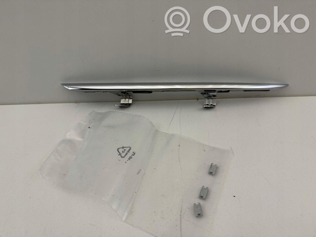 Volkswagen PASSAT B8 Listwa pod lampę przednią 