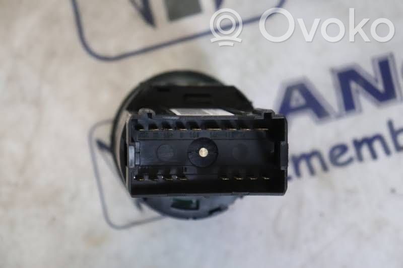 Skoda Rapid (NH) Interruptor de luz 