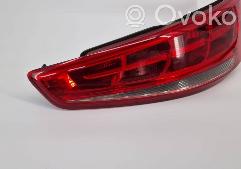 Audi Q3 8U Aizmugurējais lukturis virsbūvē 