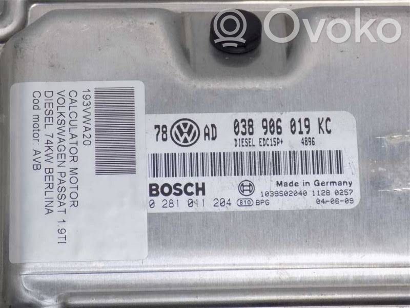 Volkswagen PASSAT B5.5 Engine control unit/module 