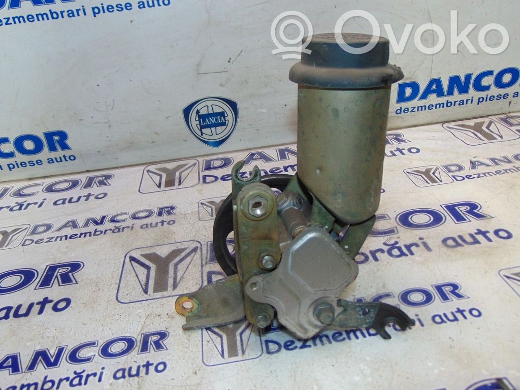 Toyota Yaris Verso Ohjaustehostimen pumppu 