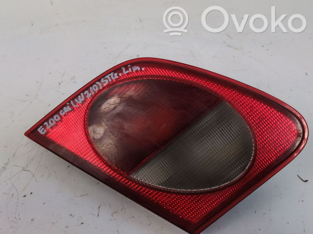 Mercedes-Benz E W210 Lampy tylnej klapy bagażnika 