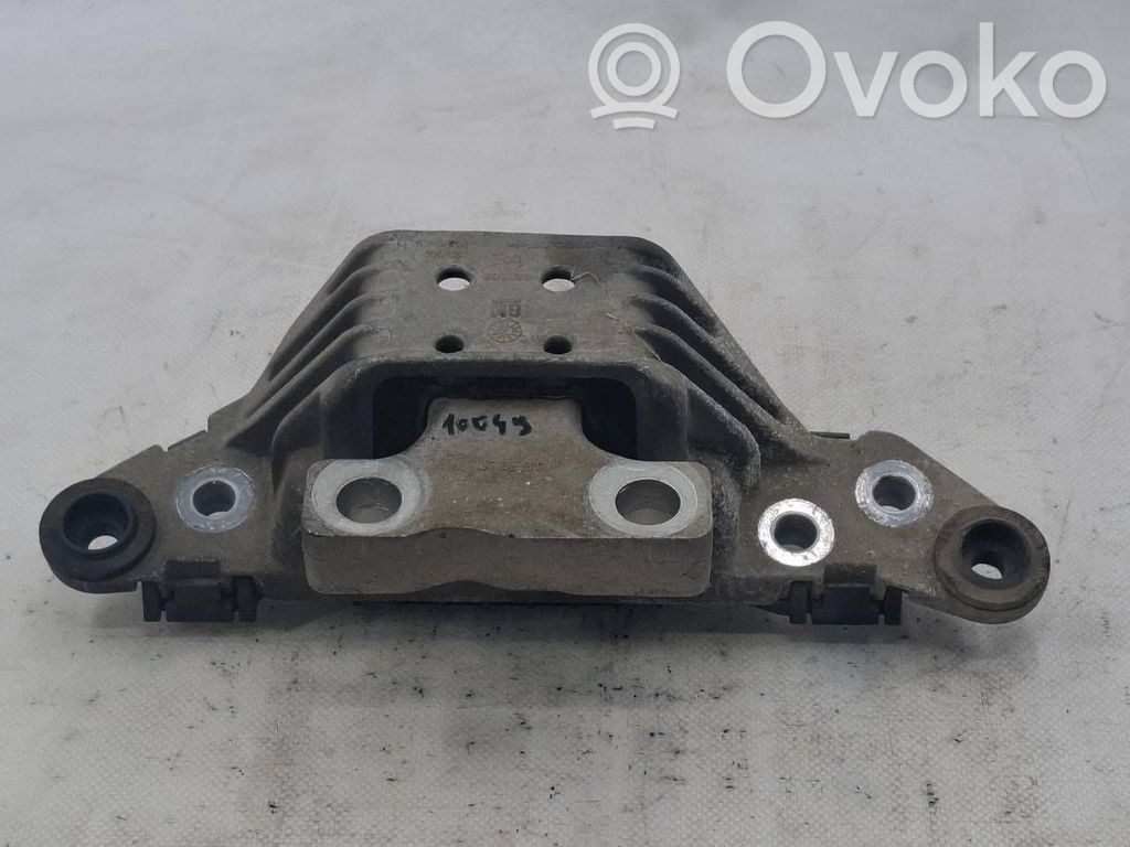 Opel Astra K Engine mount bracket 