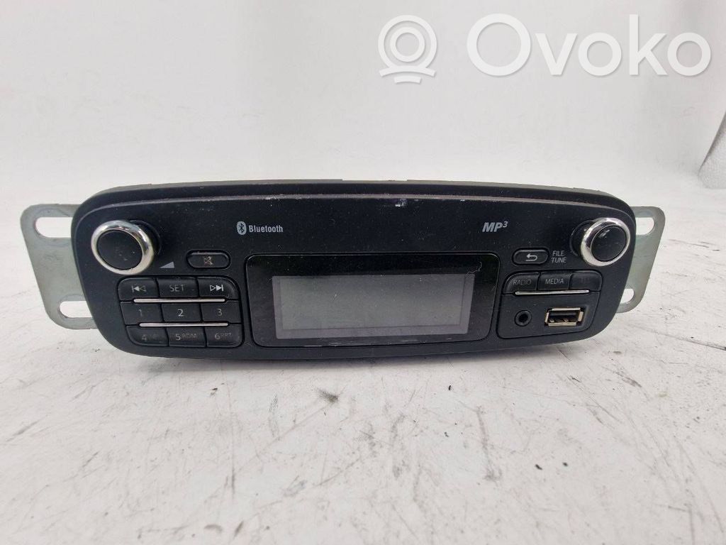 Renault Clio IV Panel / Radioodtwarzacz CD/DVD/GPS 