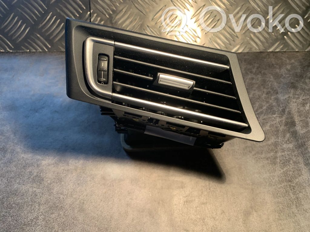 BMW 7 F01 F02 F03 F04 Lango oro grotelės 