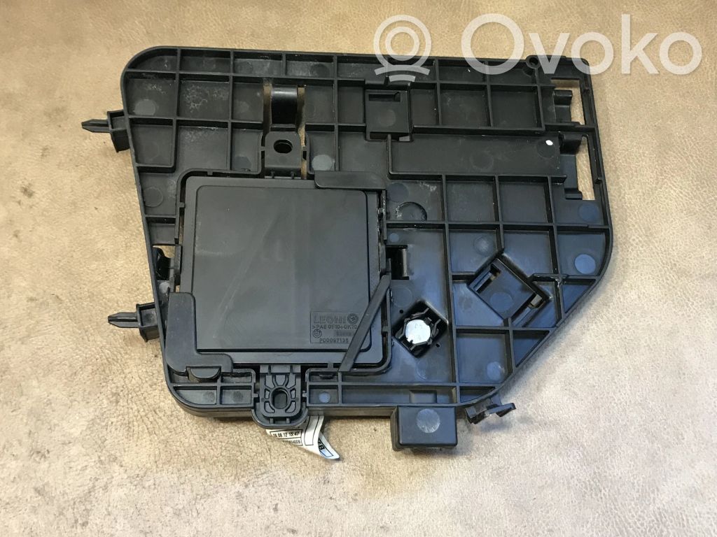 BMW 7 F01 F02 F03 F04 Inne części komory silnika 