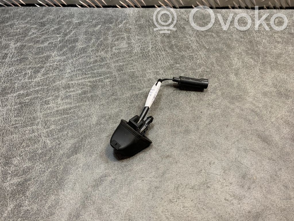 BMW 3 E90 E91 Windshield washer spray nozzle 