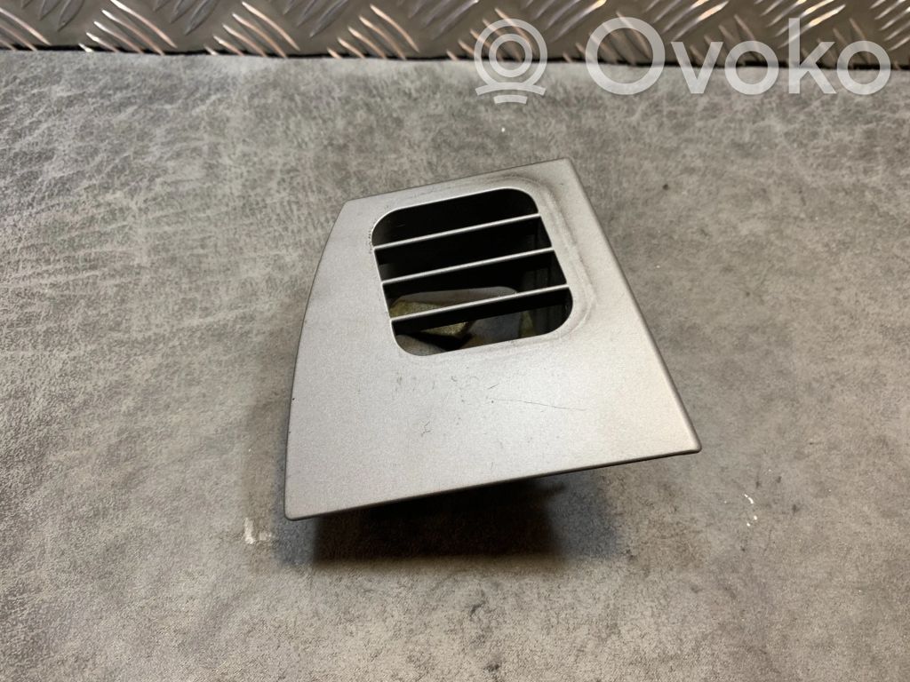BMW 7 E65 E66 Quarter panel pressure vent 